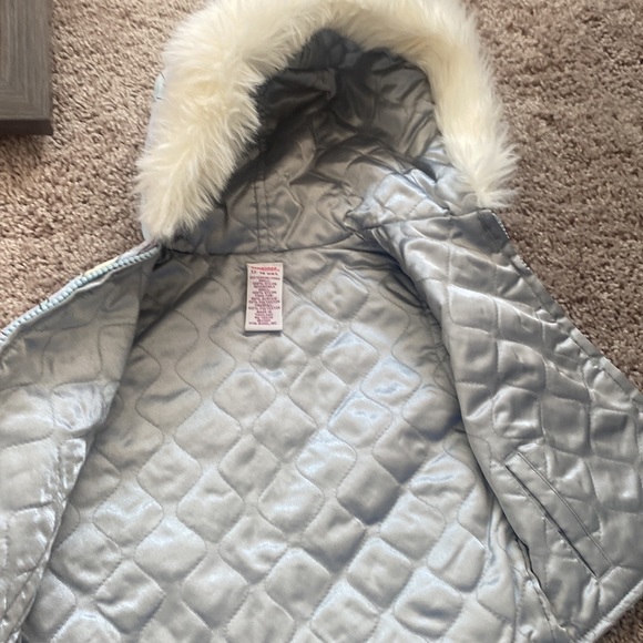 Vest faux fur hood. Gymboree size 12-18 months - Picture 4 of 4